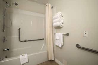 Hotel Super 8 by Wyndham Revelstoke BC photo 2