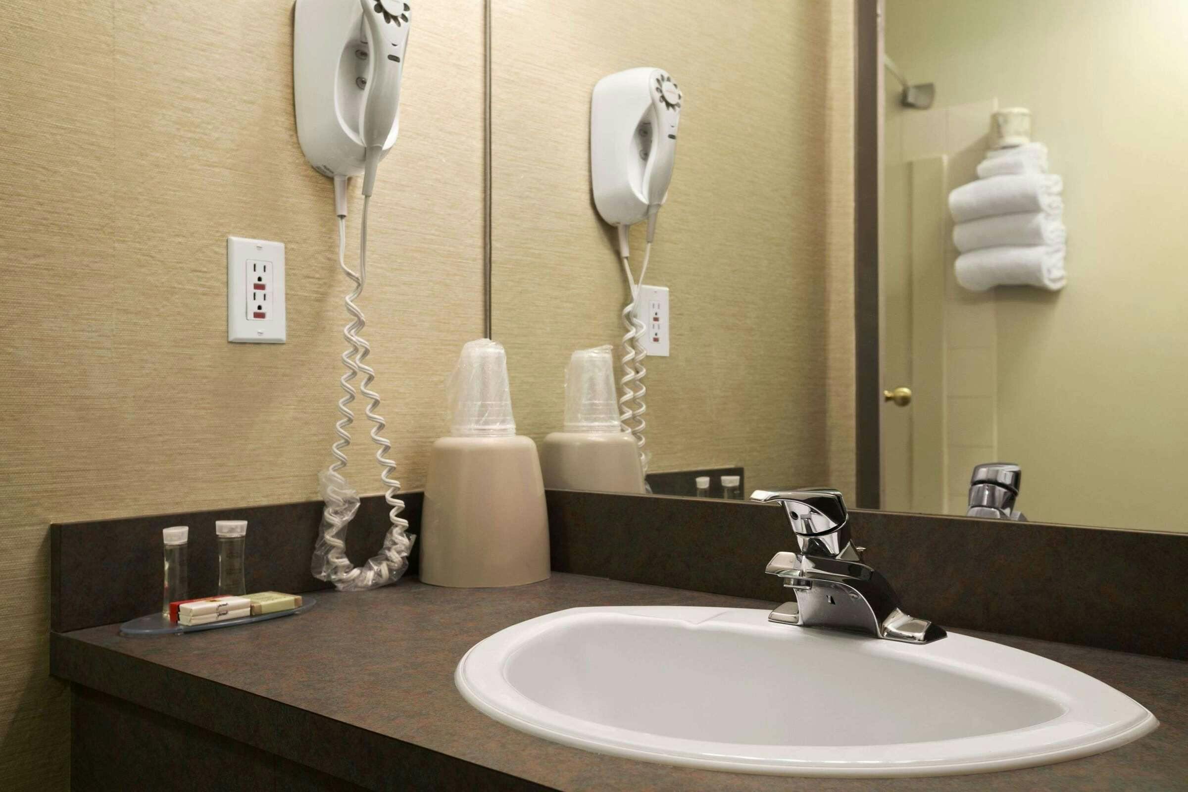 Hotel Super 8 by Wyndham Revelstoke BC photo 3