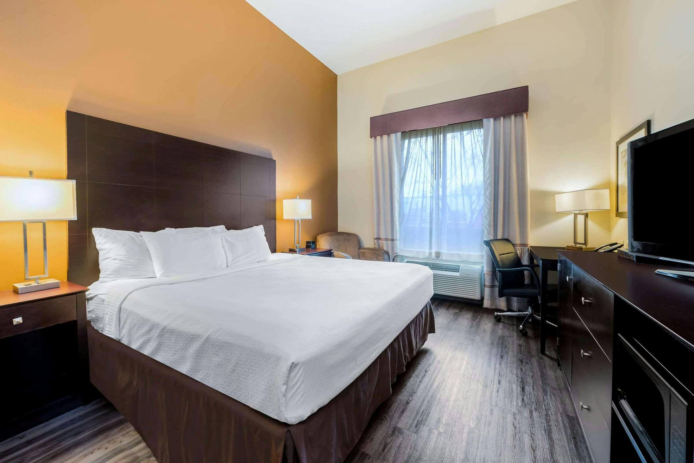 Hotel La Quinta Inn & Suites by Wyndham Marshall photo 5