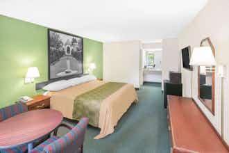 Hotel Super 8 by Wyndham Mobile photo 1