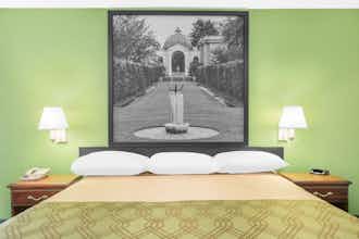 Hotel Super 8 by Wyndham Mobile photo 4