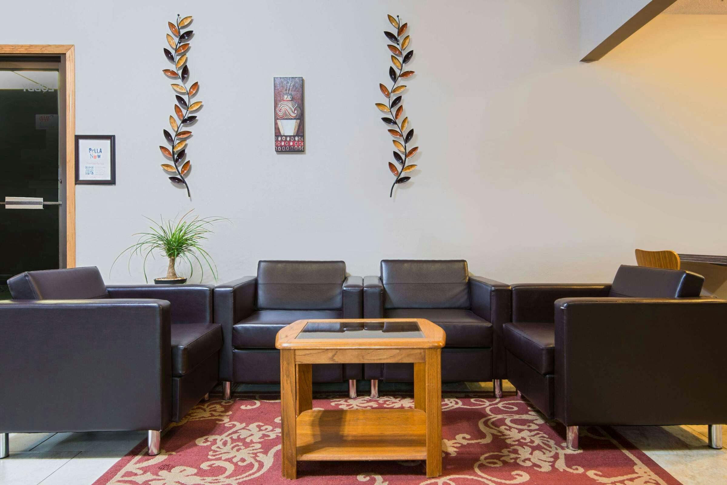 Hotel Super 8 Pella photo 1