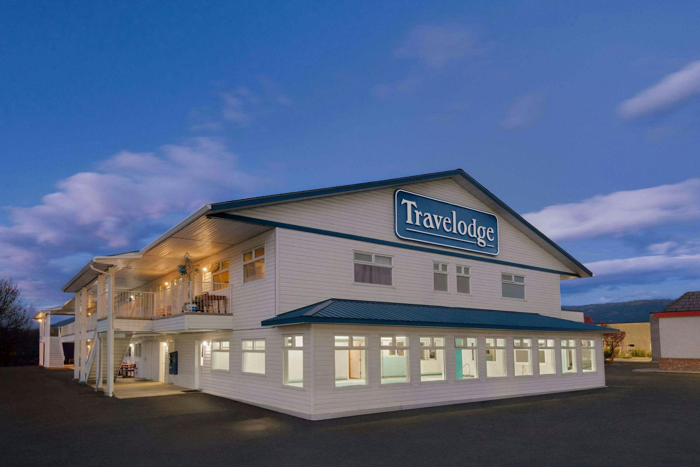 Hotel Travelodge Wyndham Salmon Arm photo 1
