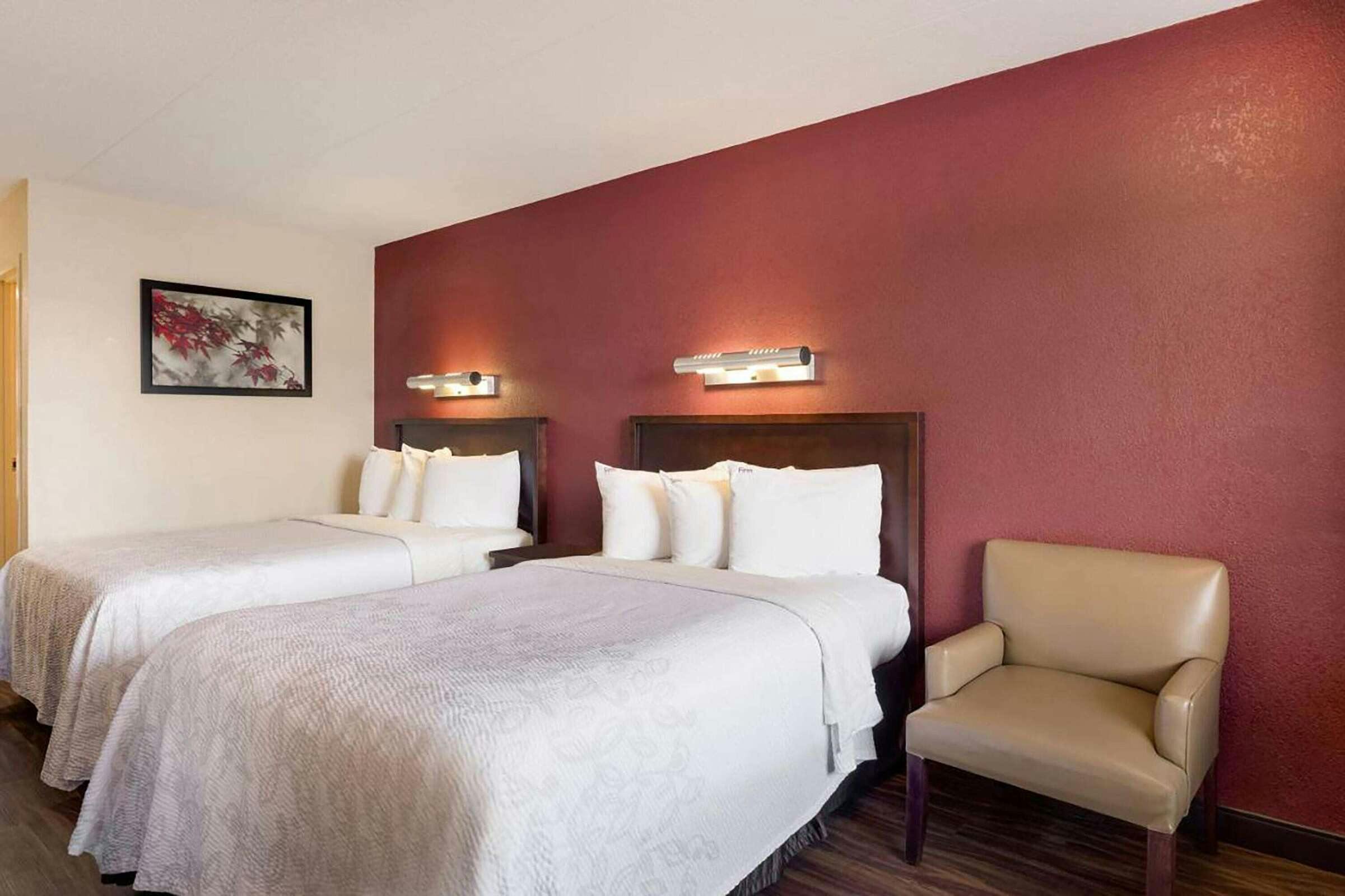 Hotel Super 8 by Wyndham Deerfield/Northbrook photo 1