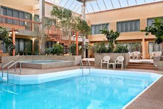 Hotel Travelodge Winnipeg East photo 2