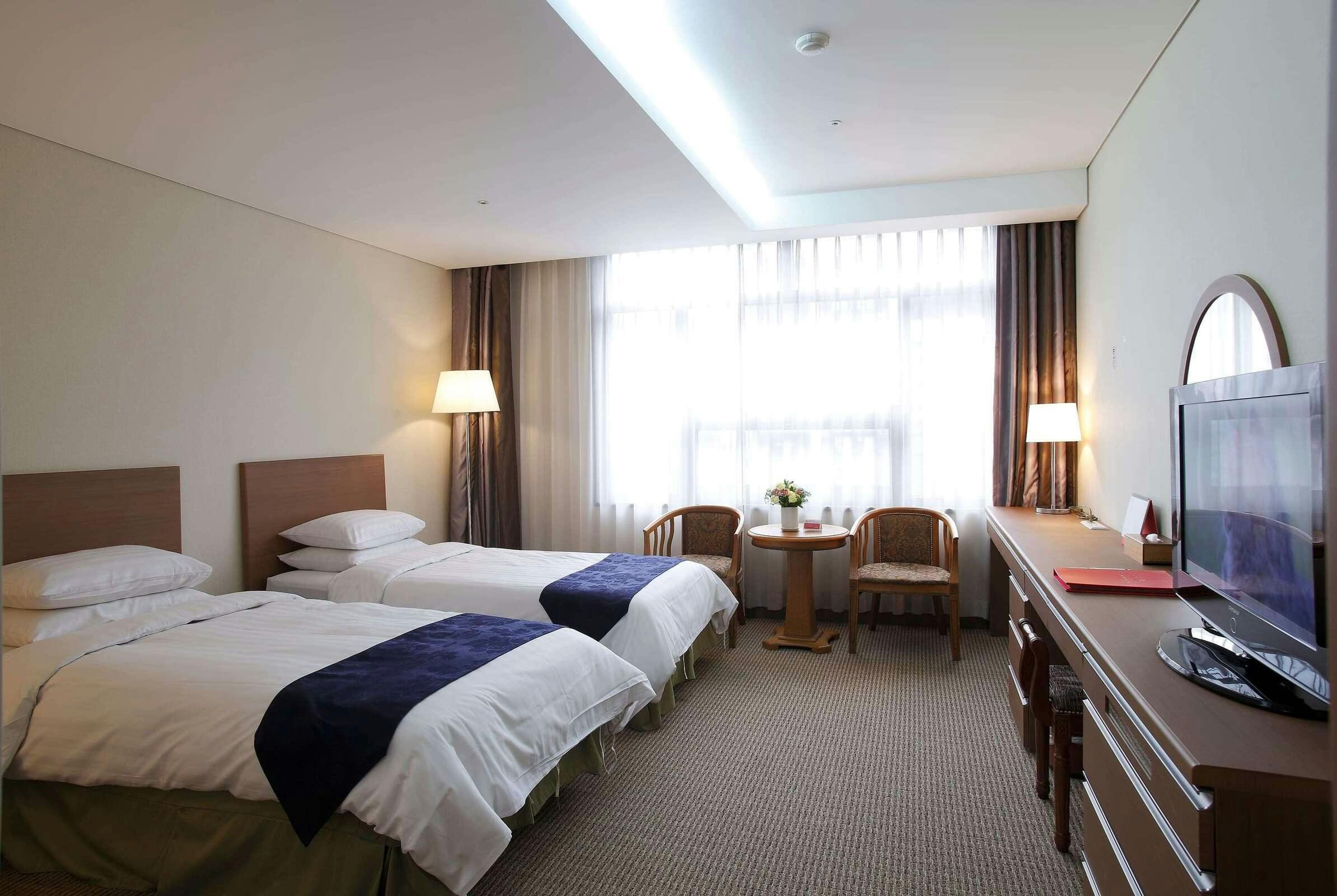 Hotel Ramada by Wyndham Dongtan photo 3