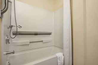 Hotel Super 8 Sarnia ON photo 4