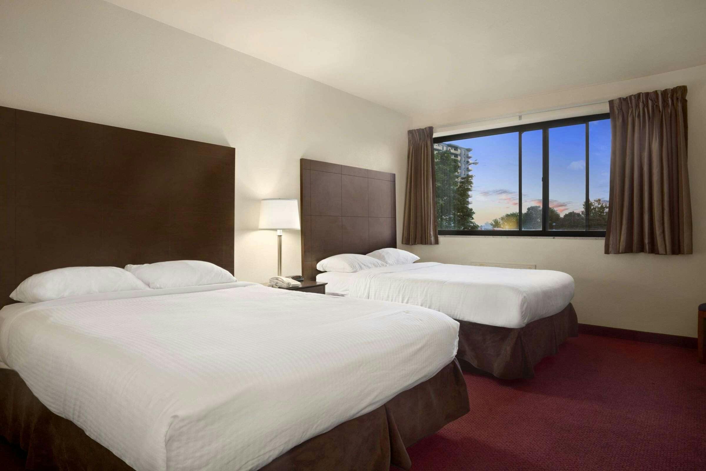 Hotel Super 8 by Wyndham Sarnia ON photo 5