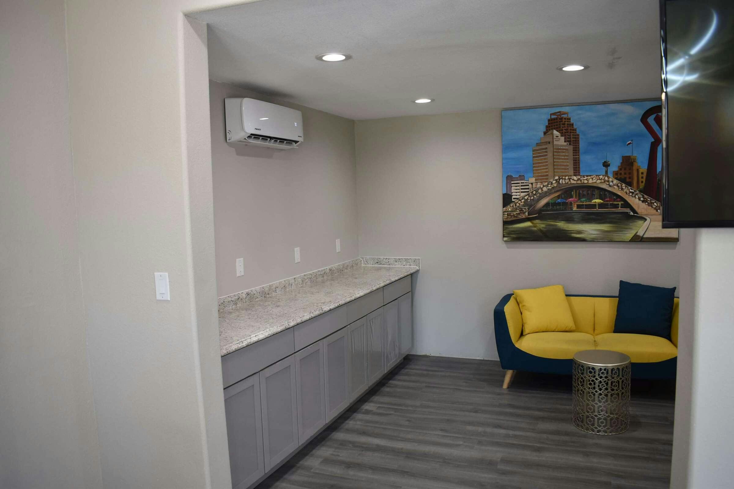 Hotel Days Inn by Wyndham San Antonio Alamo/Riverwalk photo 1