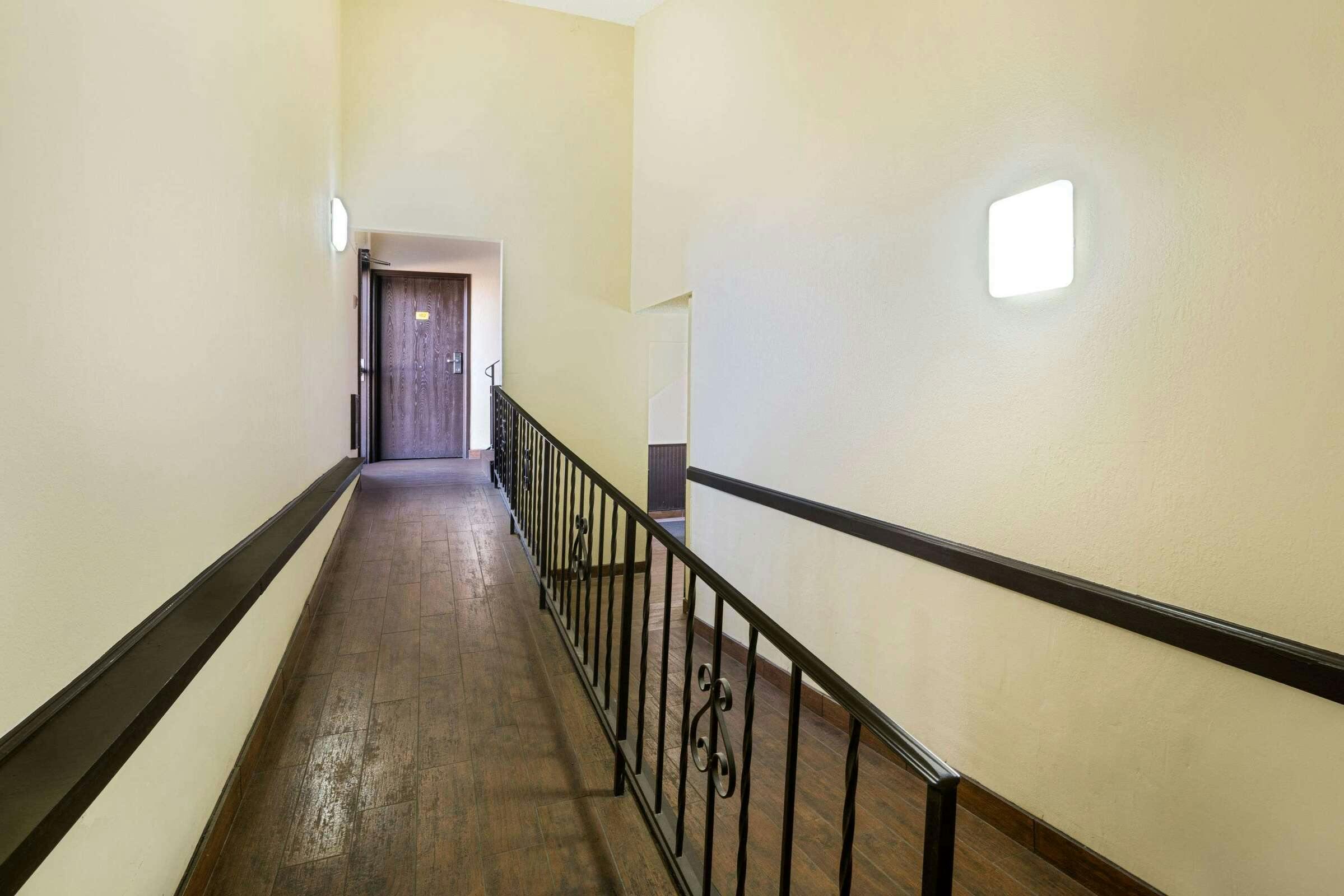 Hotel Super 8 Marshall photo 2