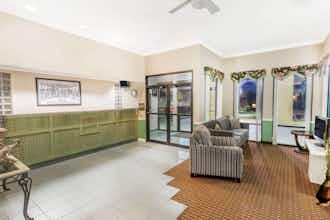 Hotel Super 8 Madison Ridgeland Are photo 2