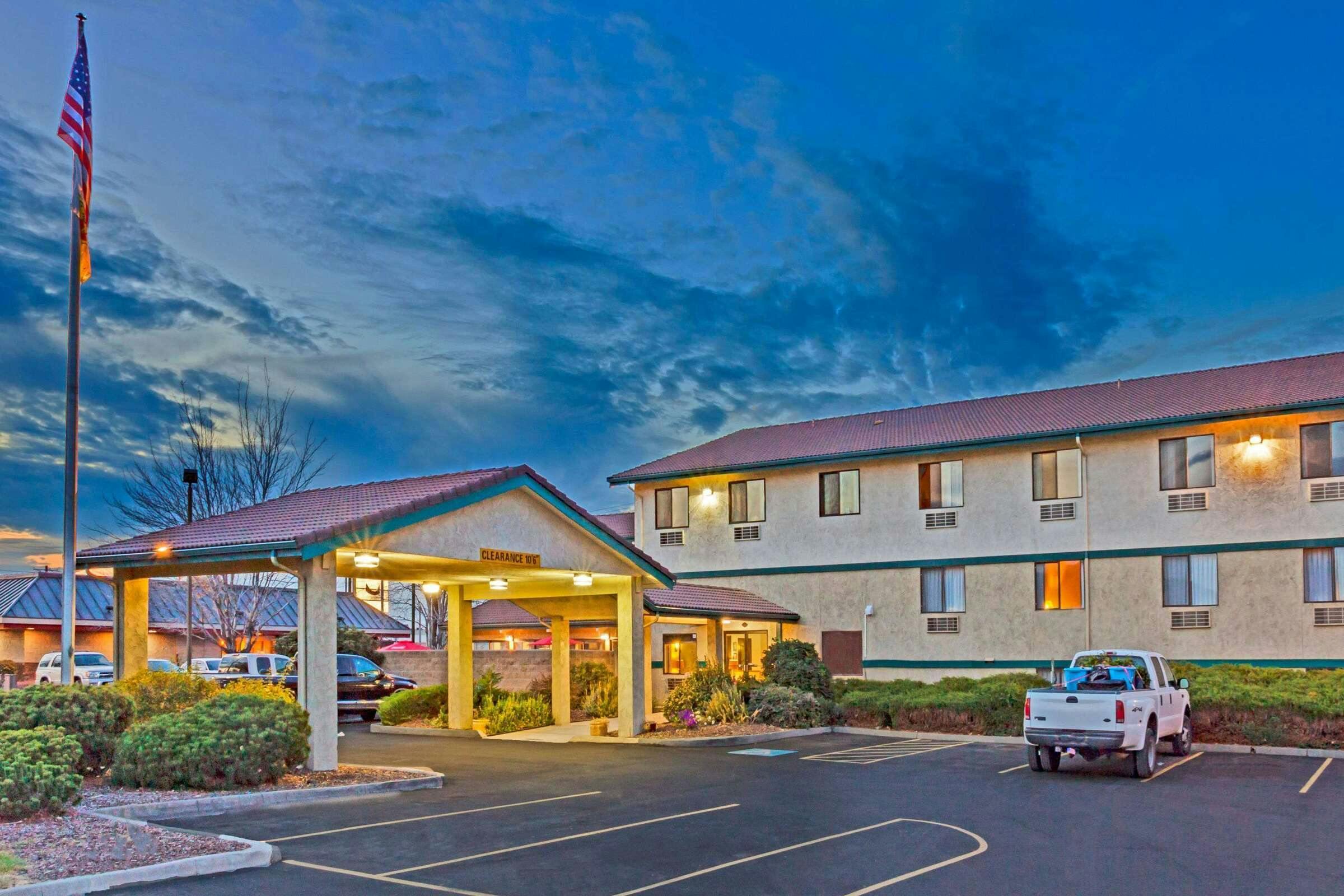 Hotel Super 8 Union Gap Yakima Area photo 1