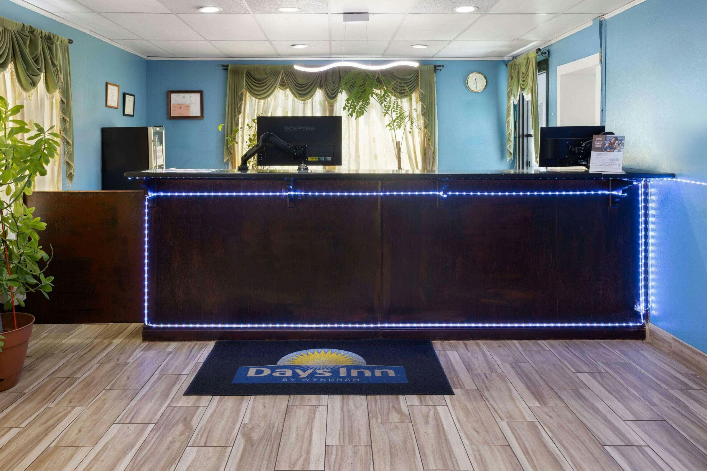 Hotel Days Inn by Wyndham Queensbury/Lake George photo 3