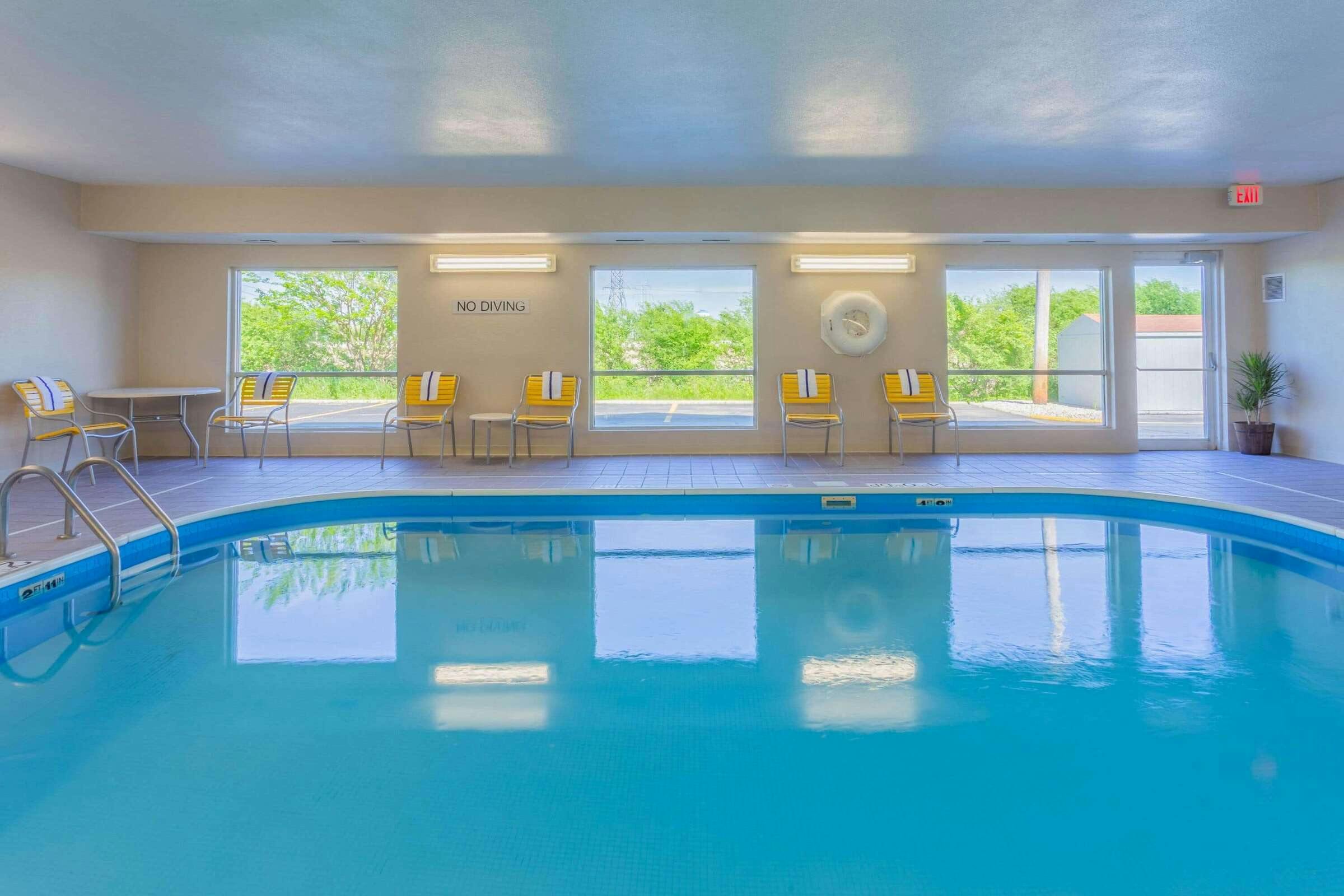 Hotel Wingate Gurnee photo 2