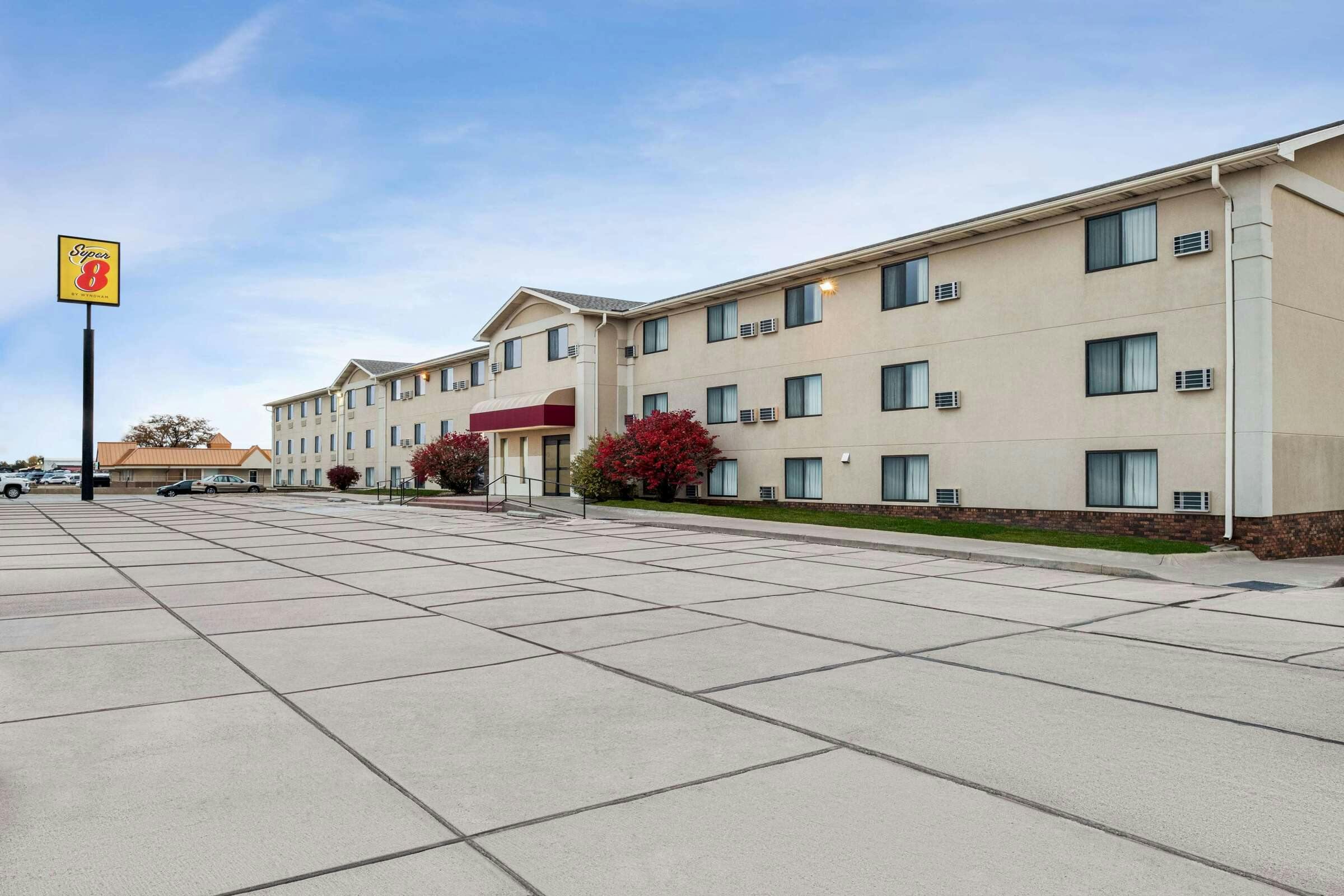 Super 8 Lincoln North