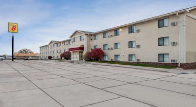 Super 8 Lincoln North