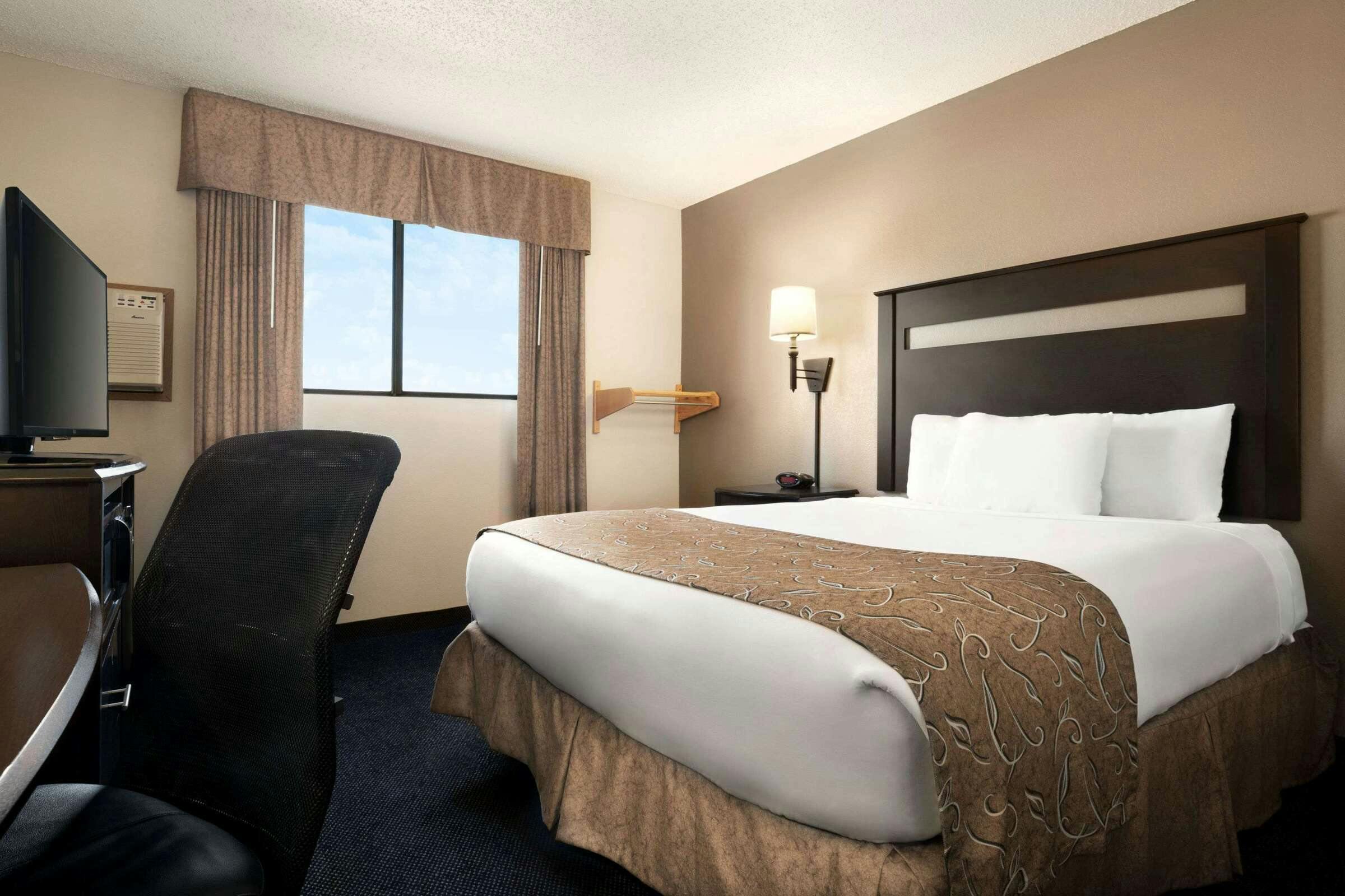 Hotel Super 8 Lincoln North photo 3