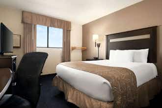 Hotel Super 8 Lincoln North photo 3