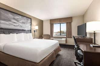 Hotel Super 8 Lincoln North photo 4
