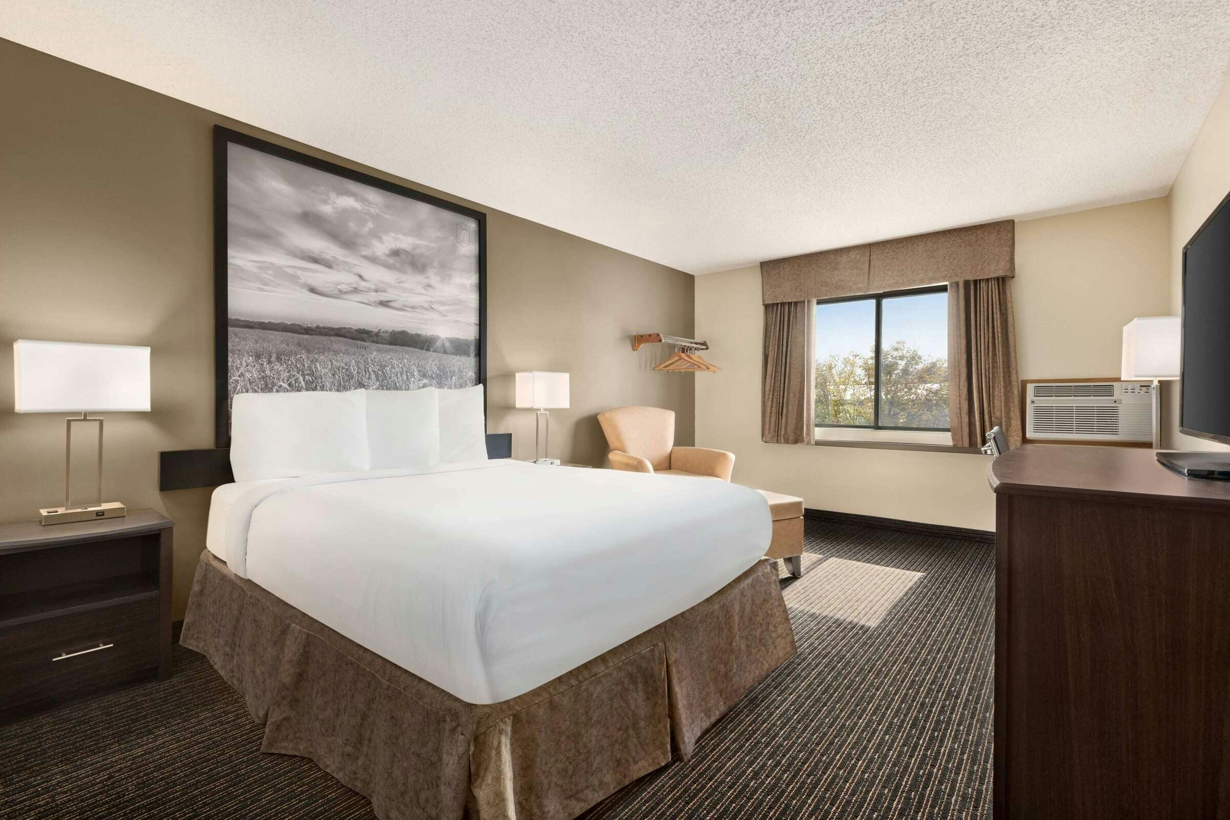 Hotel Super 8 Lincoln North photo 2