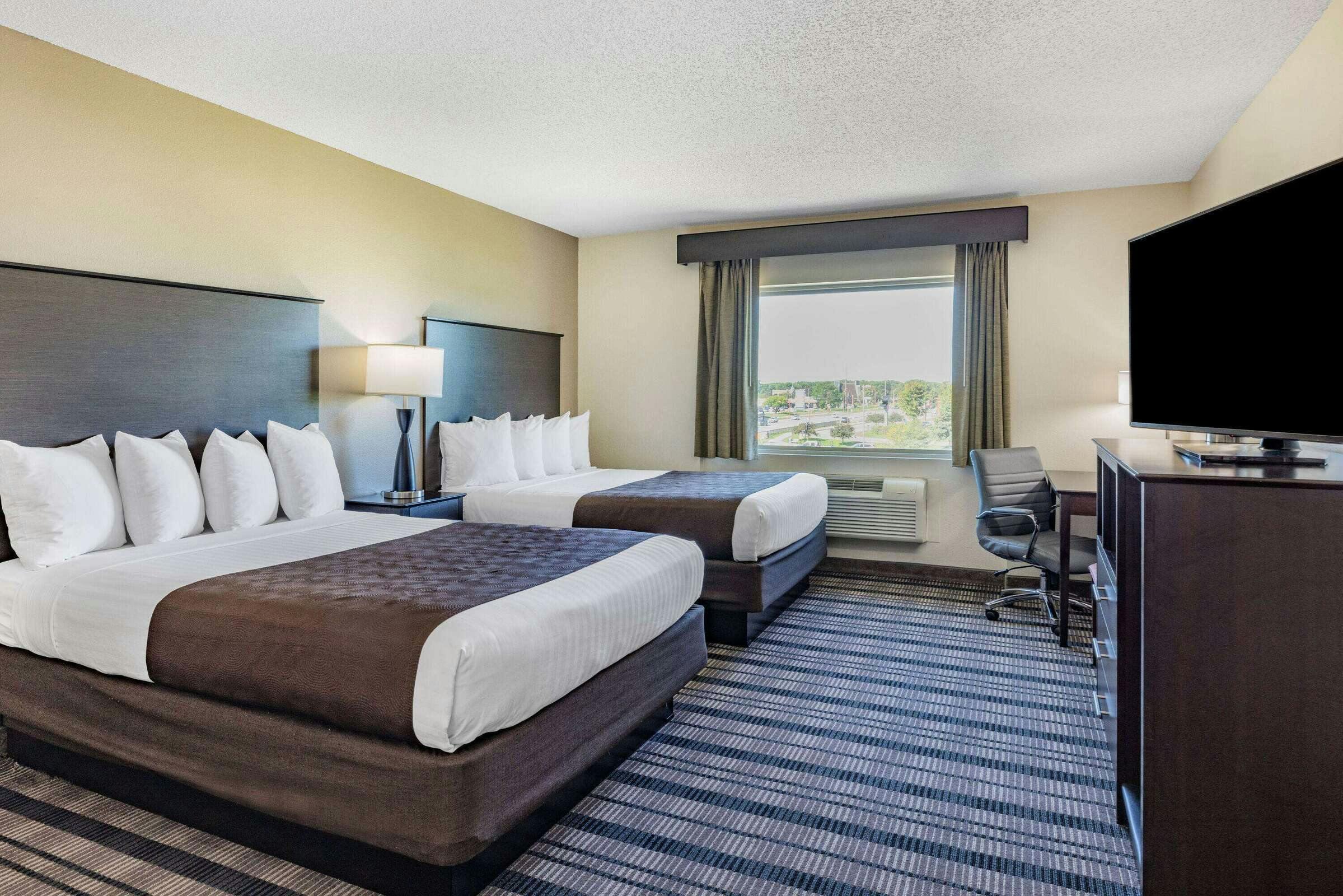 Hotel AmericInn by Wyndham Apple Valley photo 5