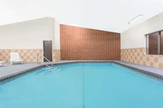 Hotel Baymont Inn and Suites Dubuque photo 1