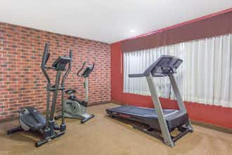 Hotel Baymont Inn and Suites Dubuque photo 2