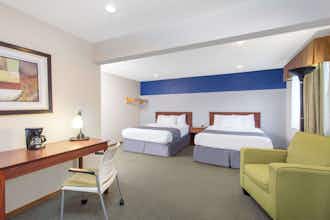 Hotel Baymont Inn and Suites Dubuque photo 4