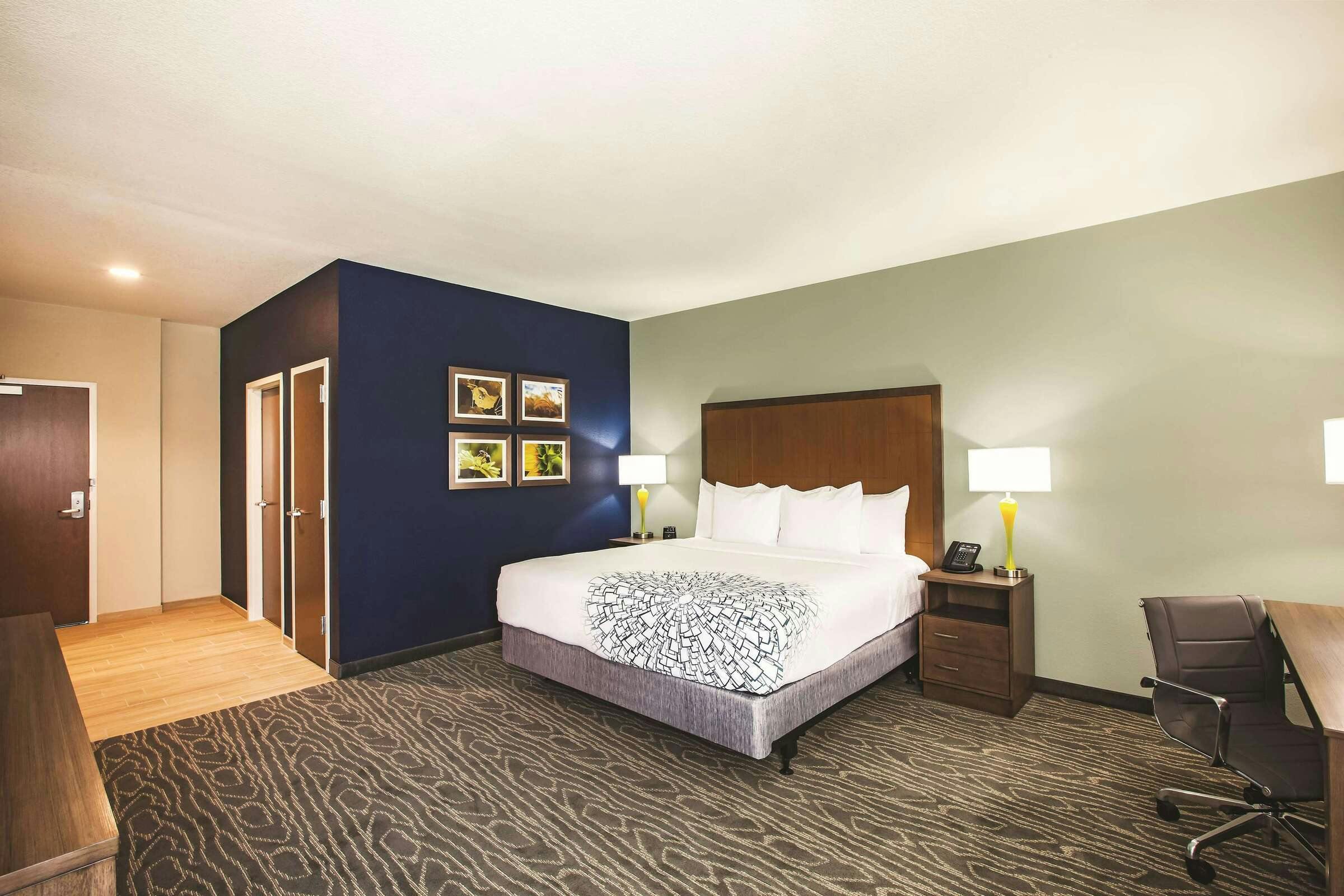 Hotel La Quinta Inn & Suites by Wyndham Wichita Northeast photo 4