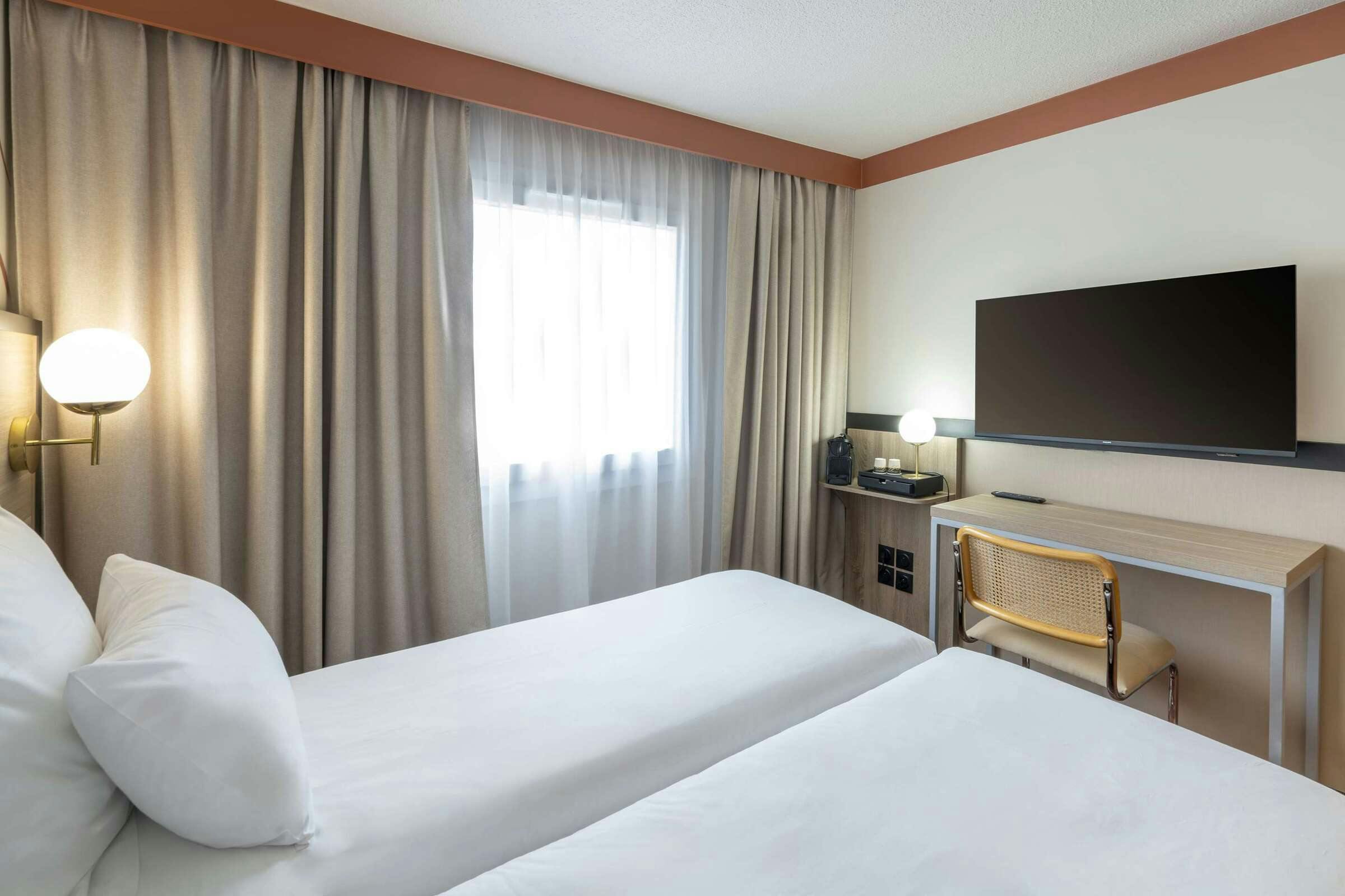 Hotel Sure Hotel By Best Western Caen Memorial photo 4