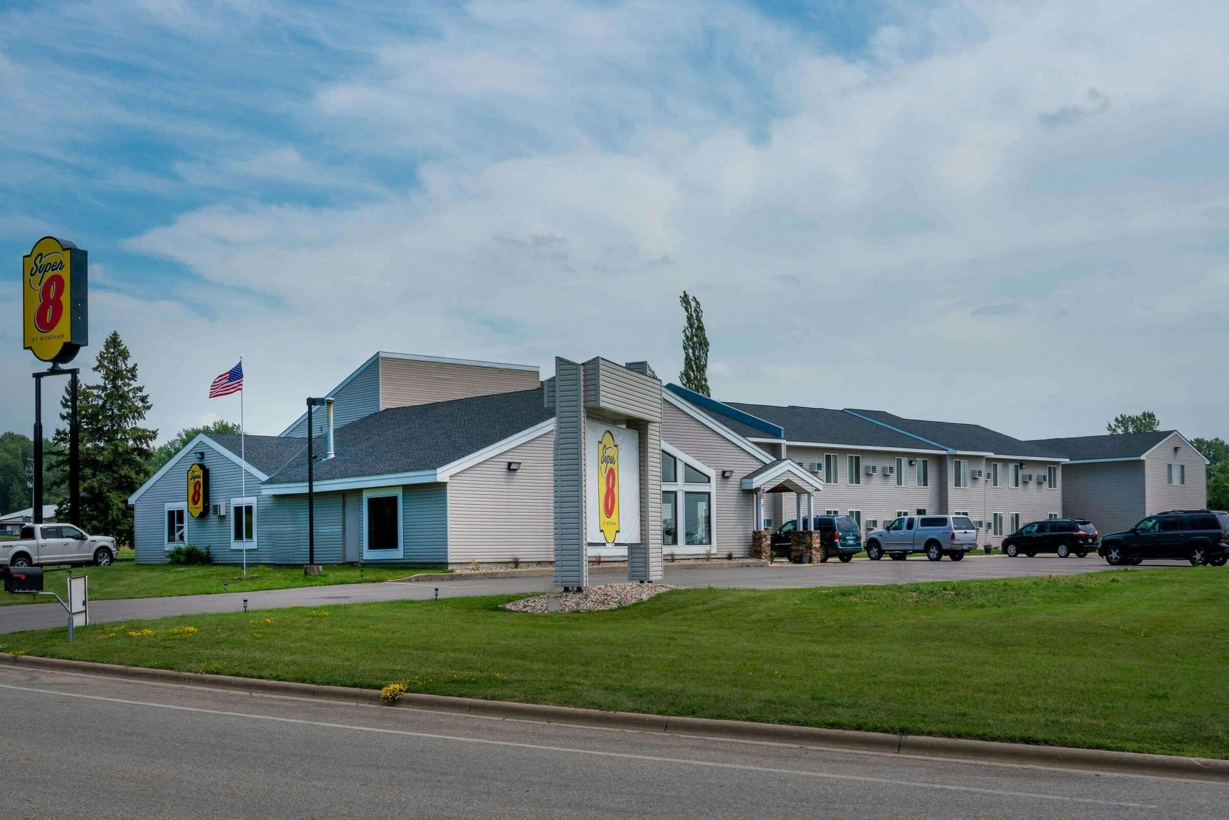 Super 8 by Wyndham Glenwood