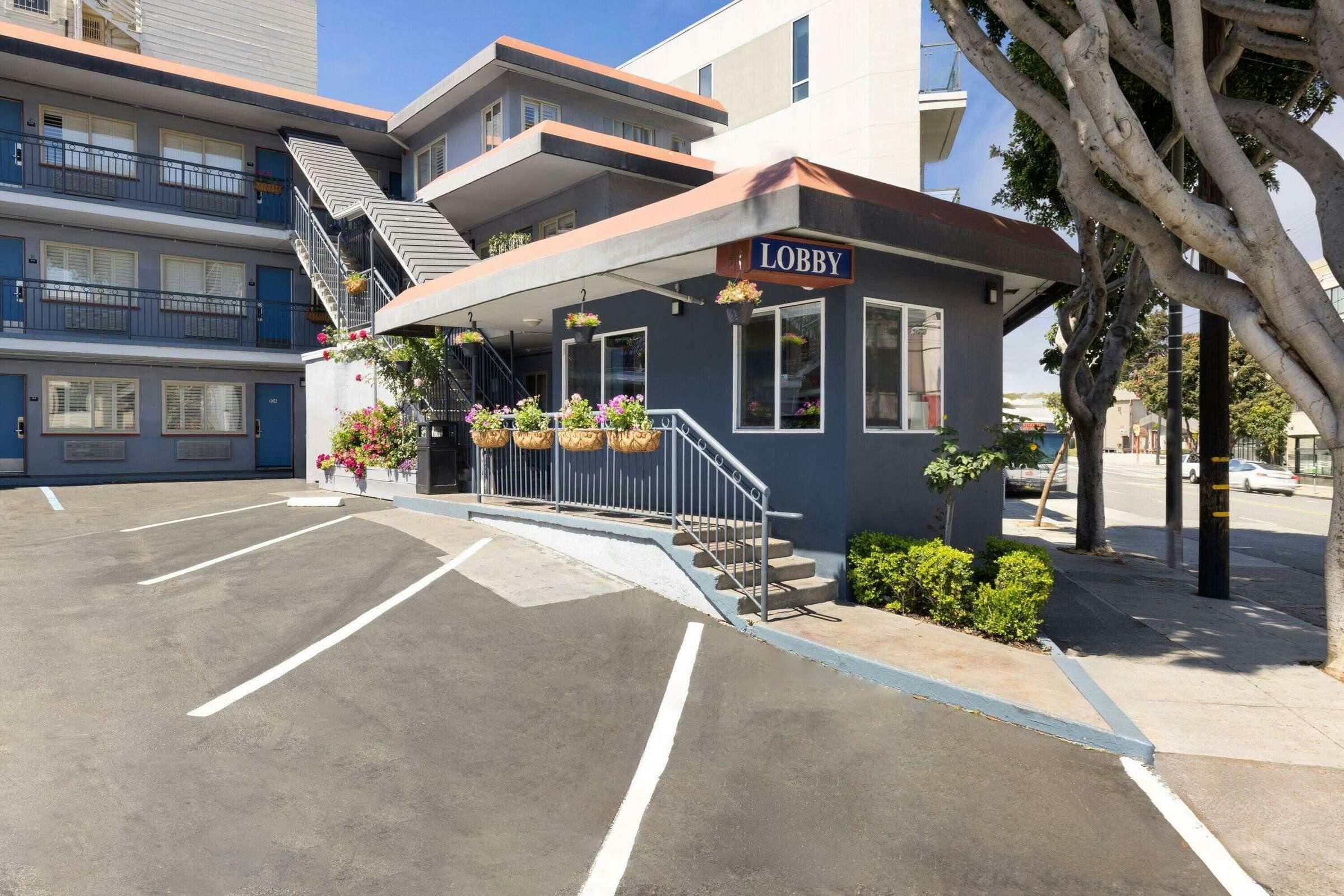 Travelodge by Fishermans Wharf