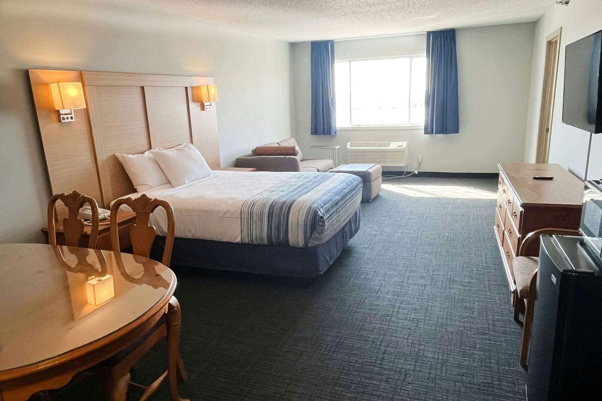 Hotel Days Inn Williamsburg IA North photo 2
