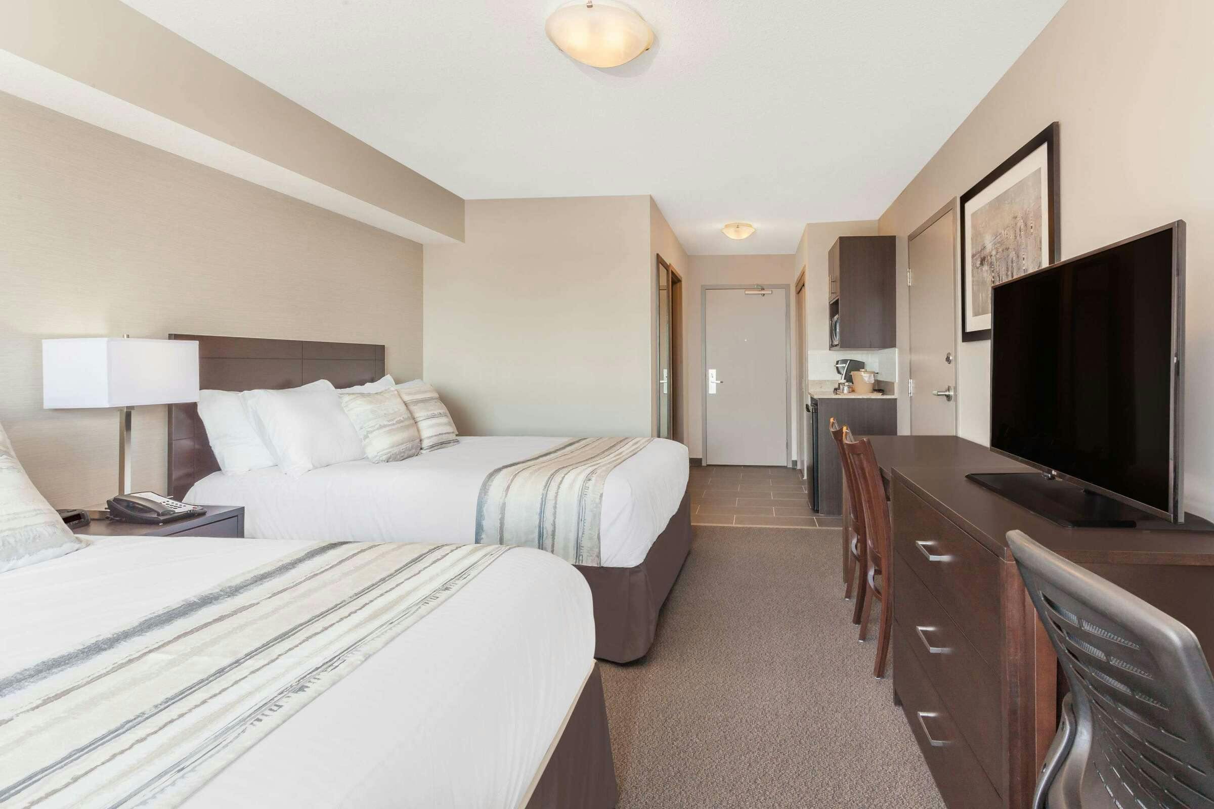 Hotel Ramada by Wyndham Grassland photo 1