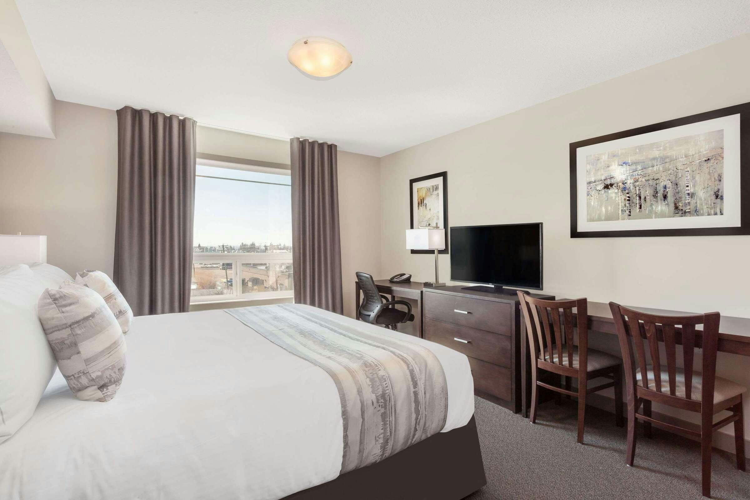 Hotel Ramada by Wyndham Grassland photo 2