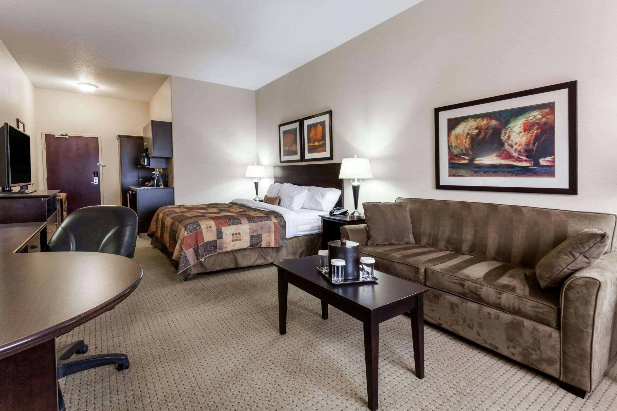 Hotel Ramada by Wyndham Westlock photo 3