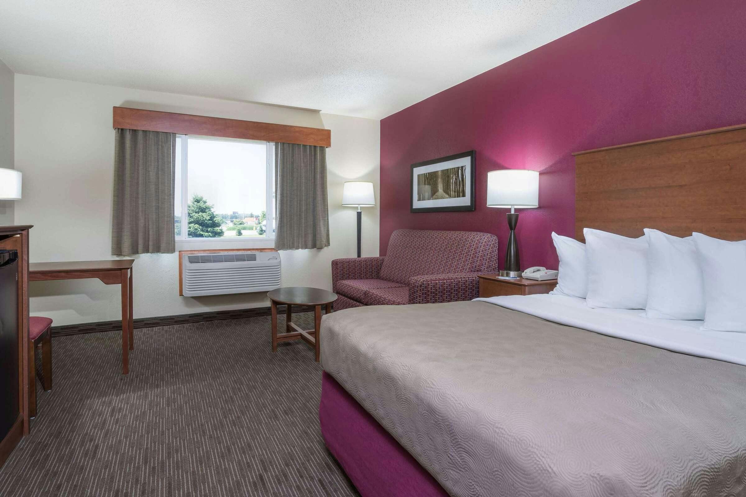 Hotel AmericInn by Wyndham Baldwin photo 5