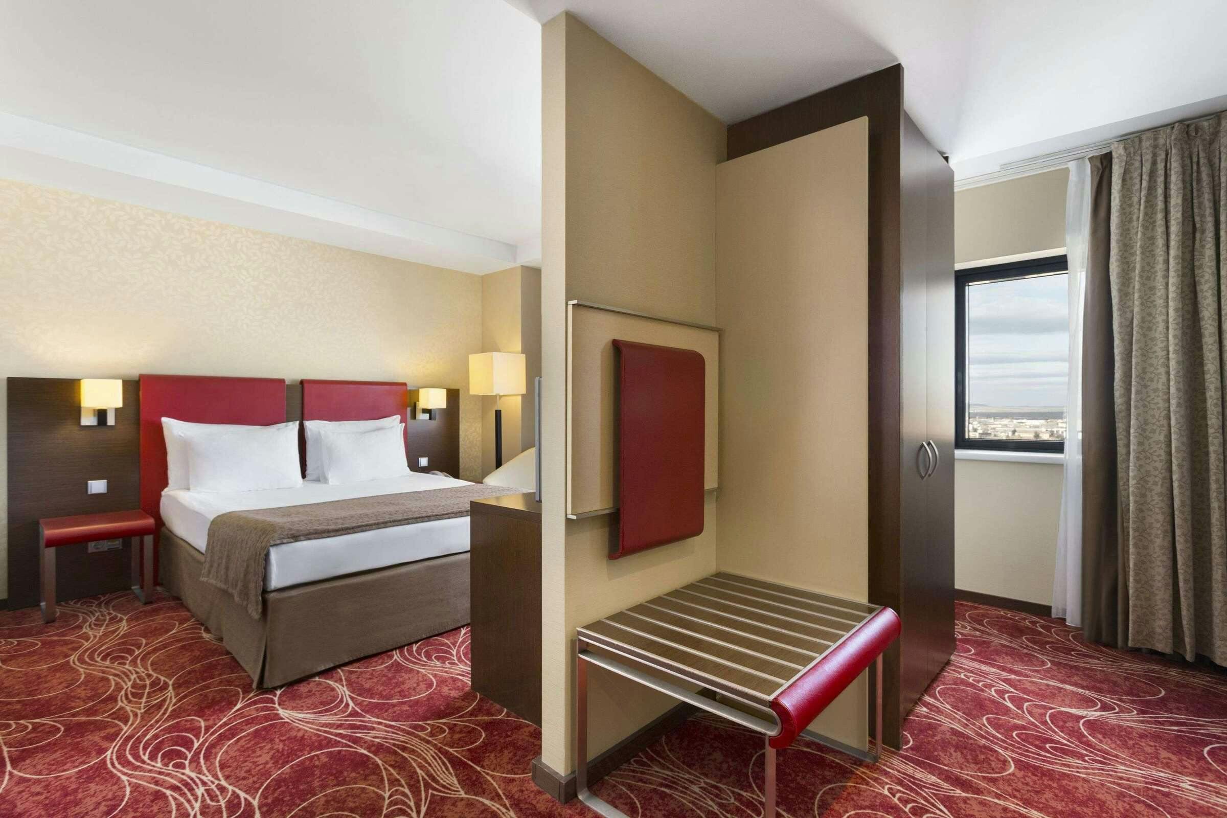 Hotel Ramada by Wyndham Sibiu photo 3