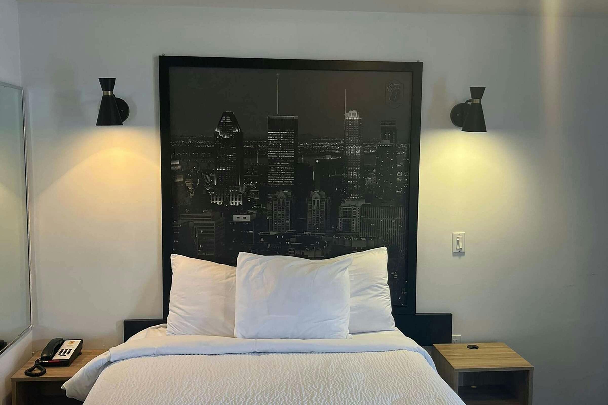 Hotel Super 8 Montreal photo 1