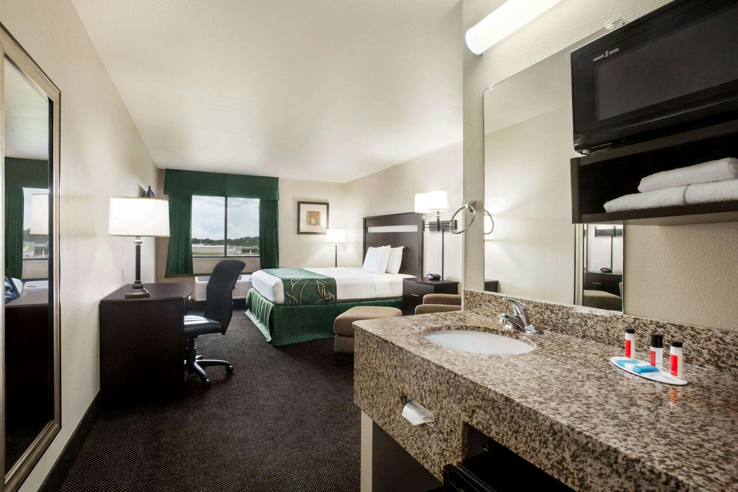 Hotel Travelodge Livonia photo 2