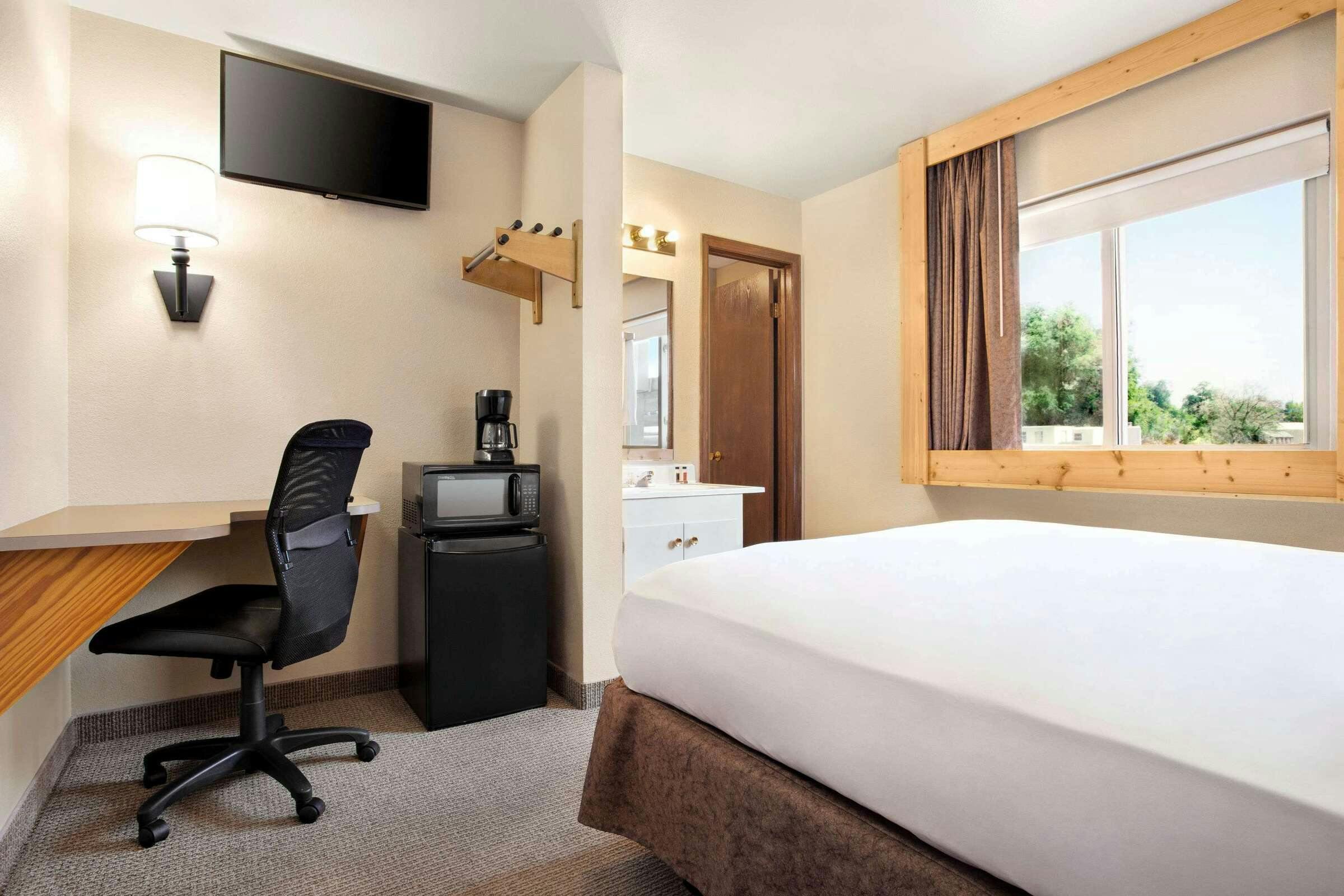 Hotel Travelodge Guernsey photo 2