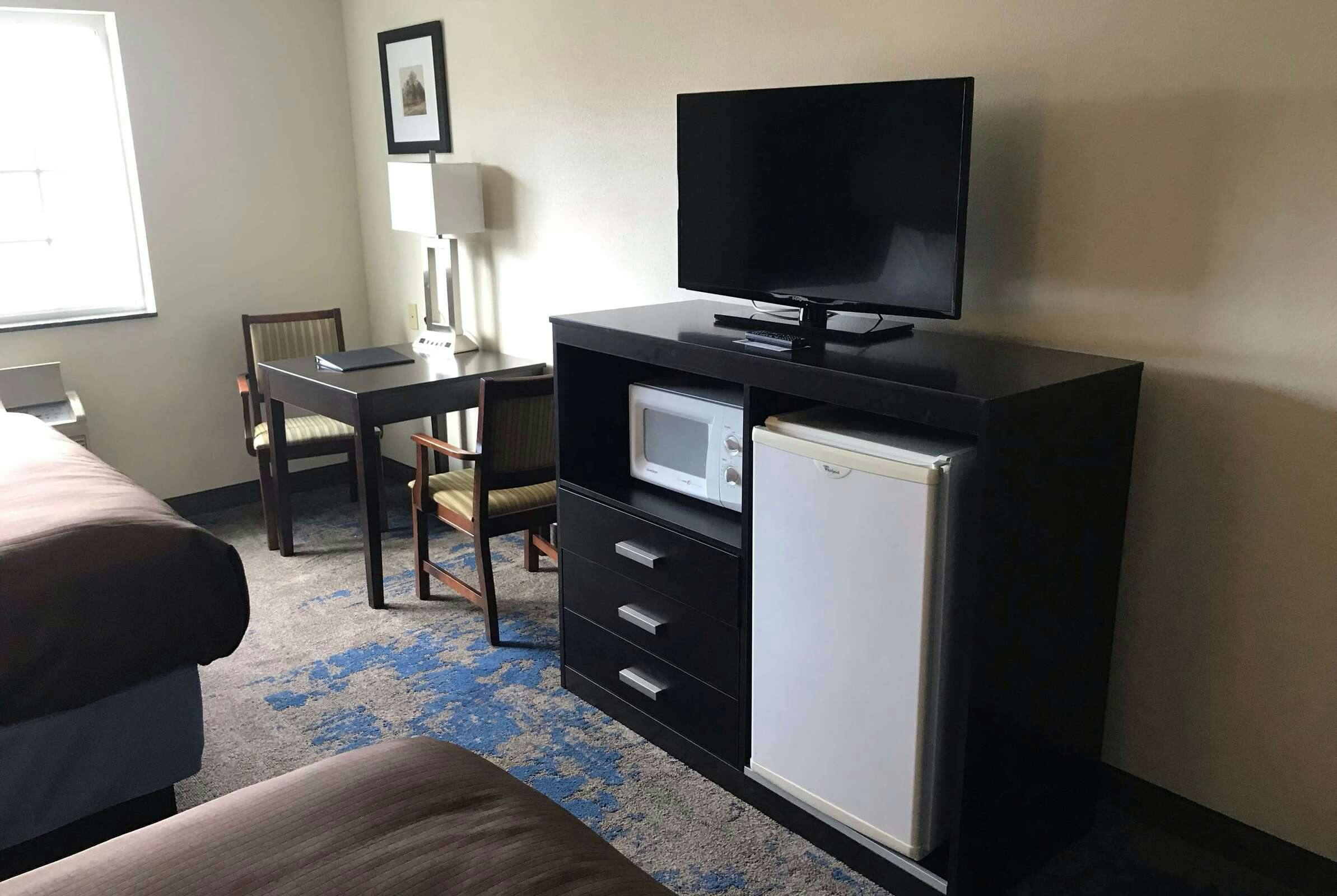 Hotel AmericInn by Wyndham Maquoketa photo 3