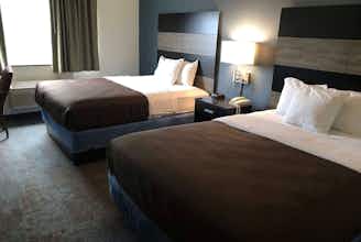 Hotel AmericInn by Wyndham Maquoketa photo 1
