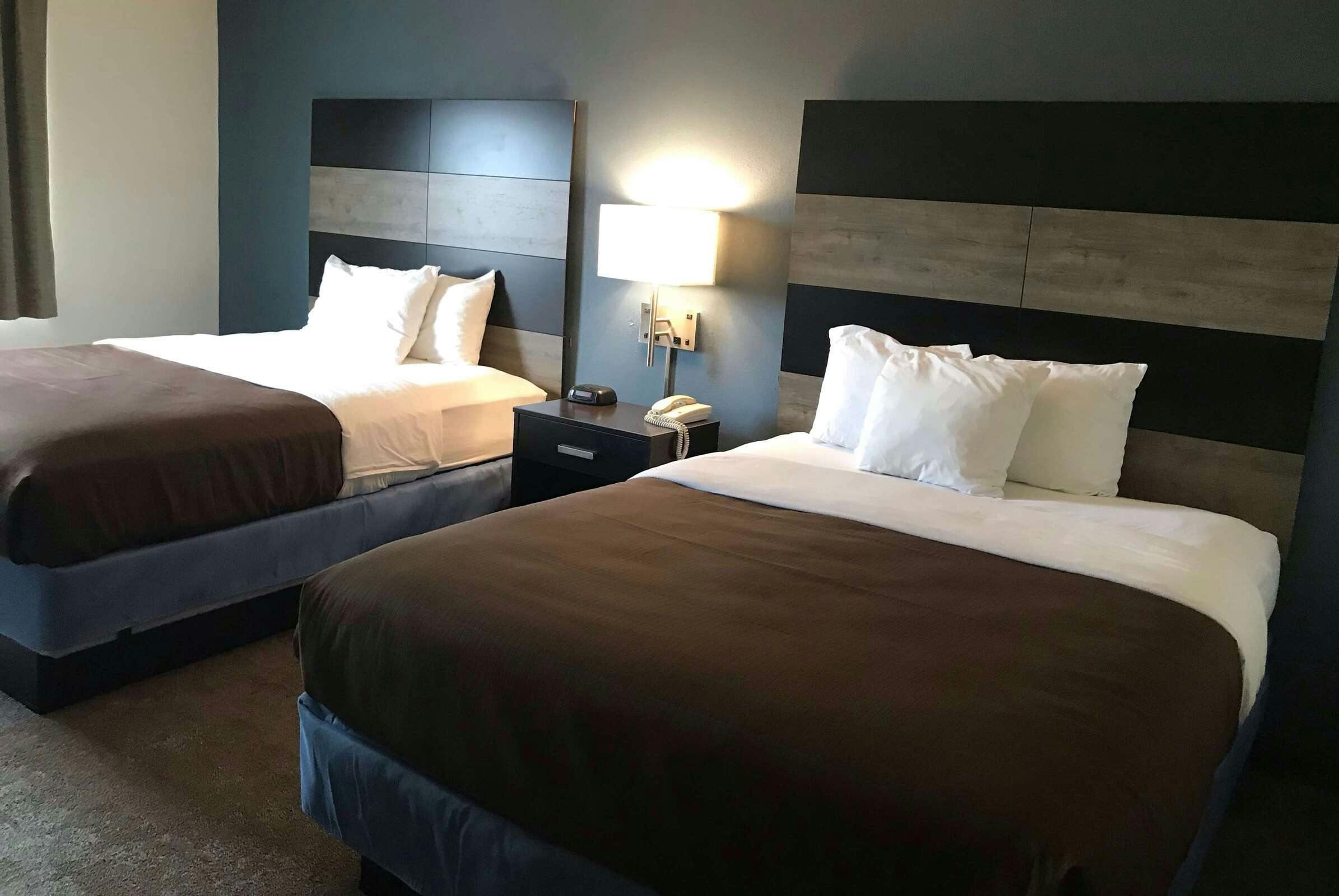 Hotel AmericInn by Wyndham Maquoketa photo 2