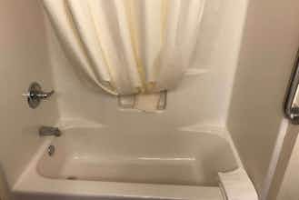 Hotel AmericInn by Wyndham Maquoketa photo 4