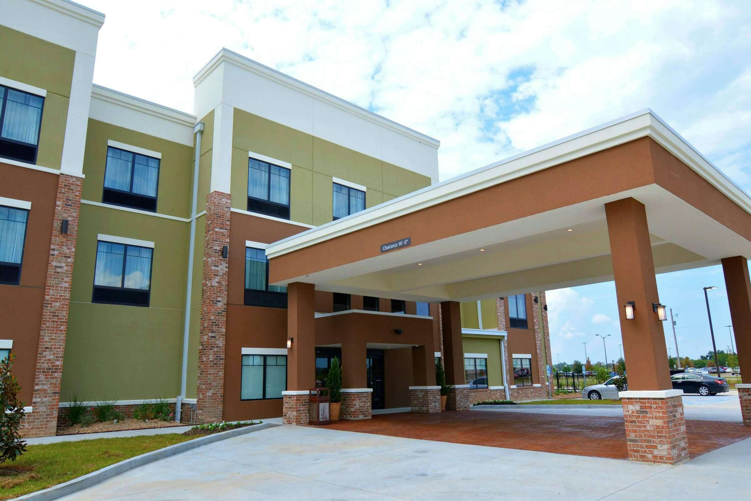 Wyndham Garden New Roads