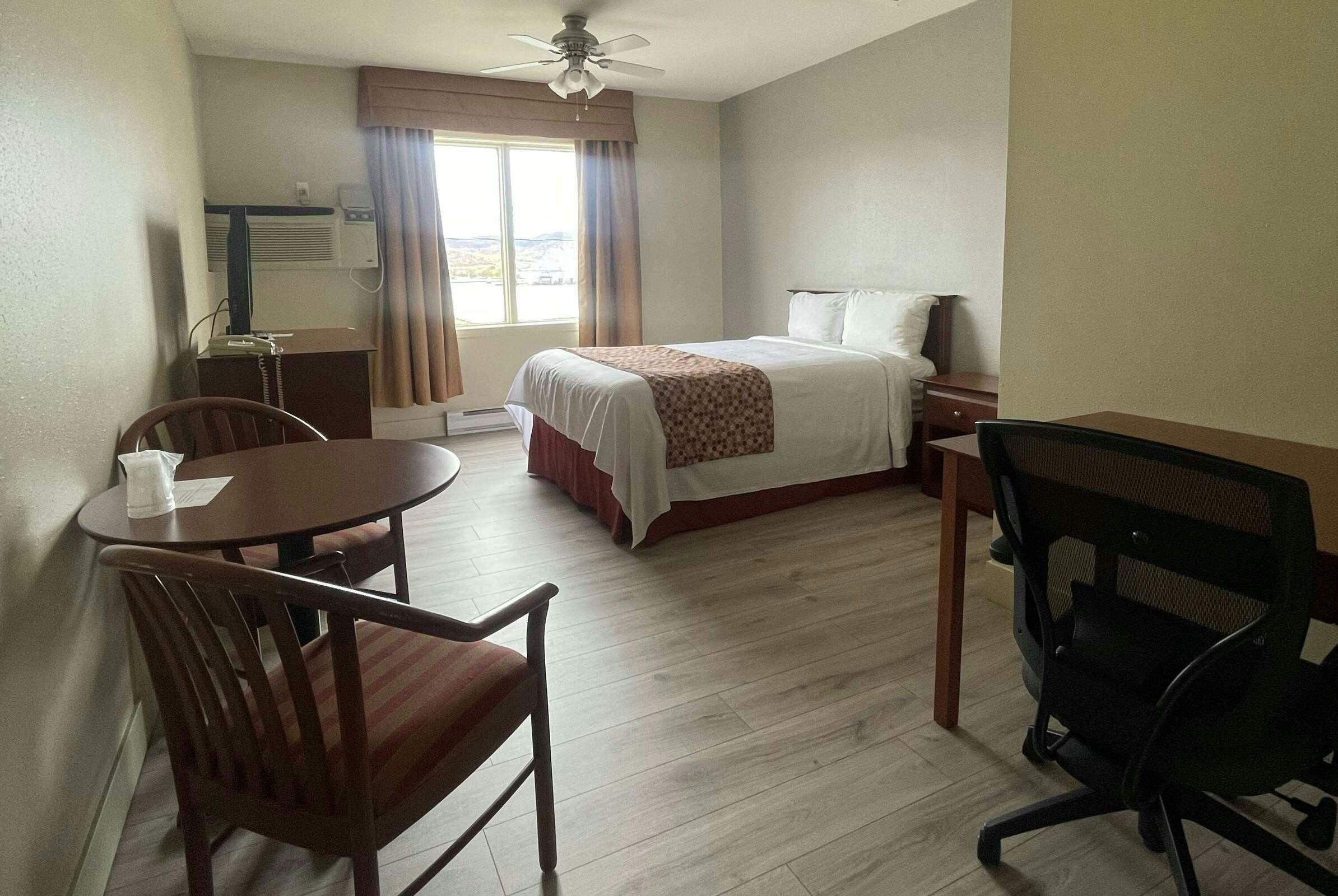 Hotel Super 8 by Wyndham Campbellton NB photo 4