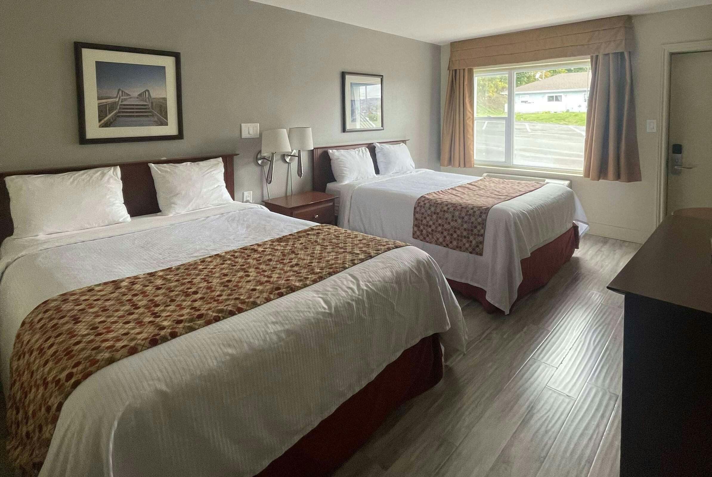 Hotel Super 8 by Wyndham Campbellton NB photo 1