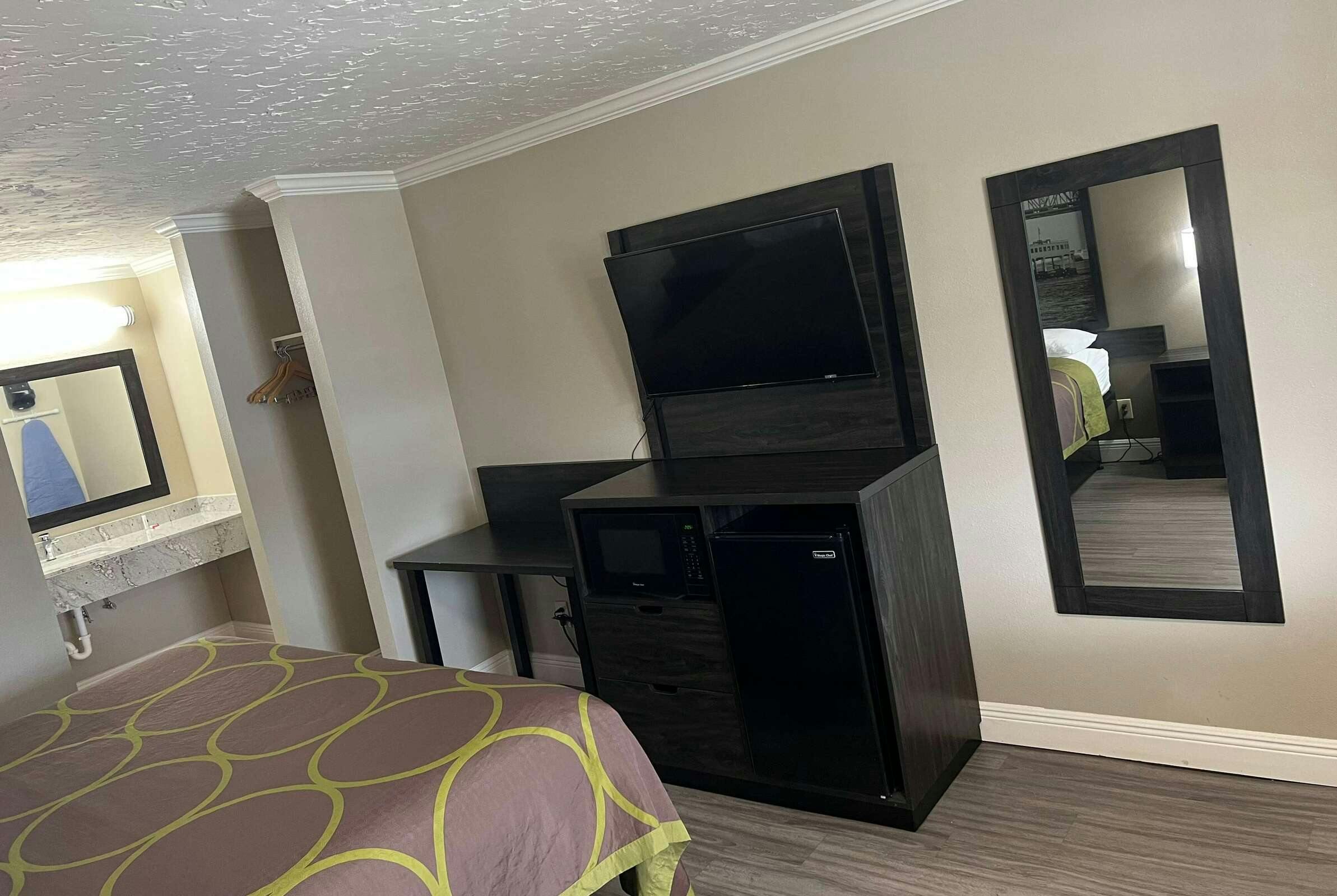 Hotel Super 8 by Wyndham Picayune photo 1