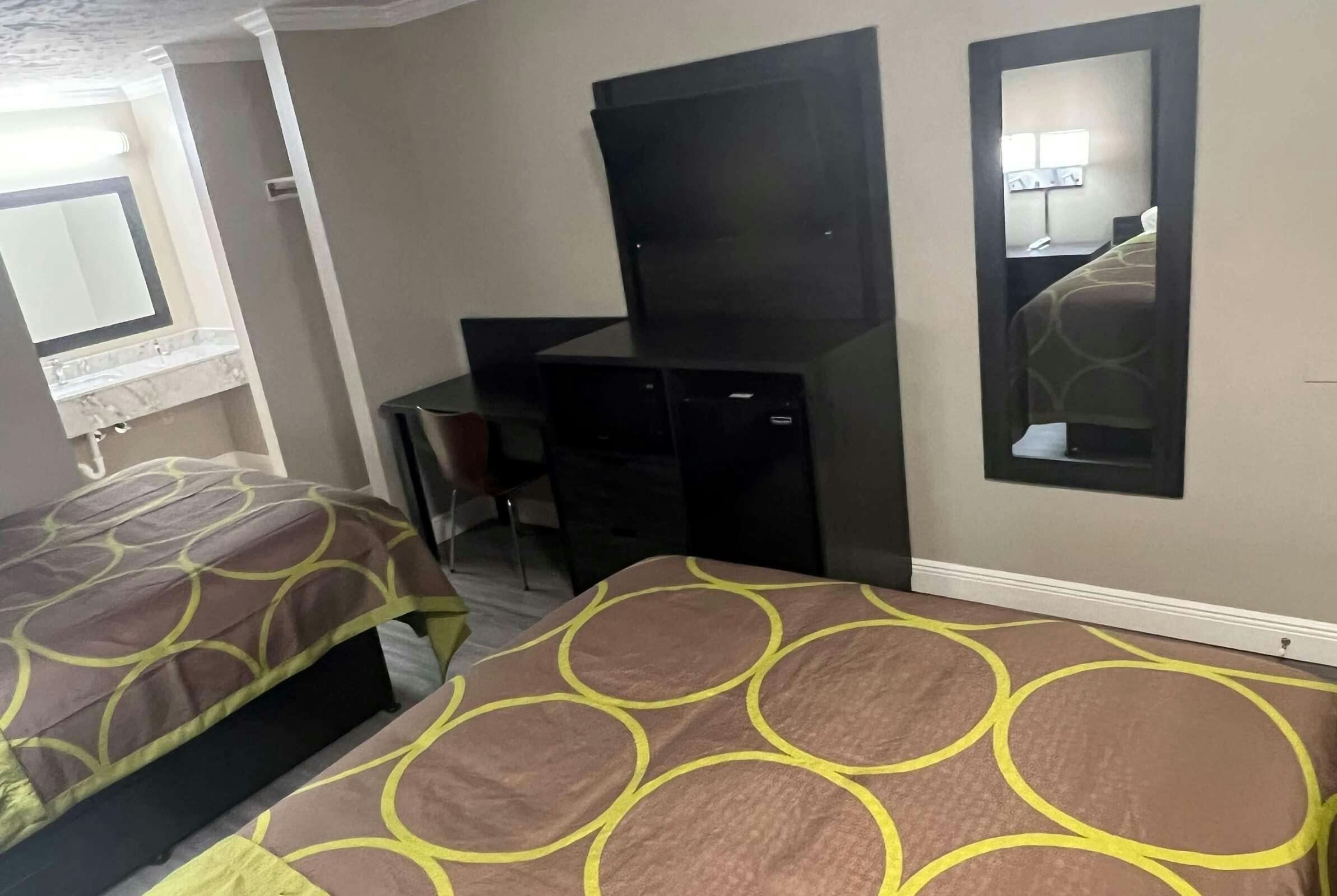 Hotel Super 8 by Wyndham Picayune photo 2